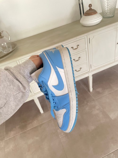 Nike Air Jordan 1 Low UNC