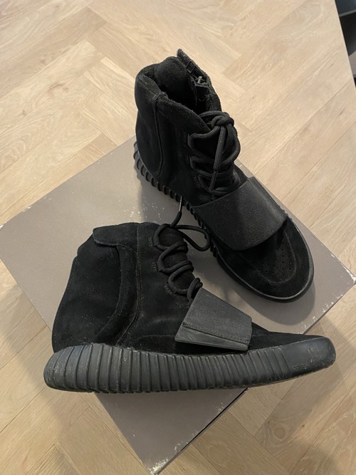 Yeezy Sneakers