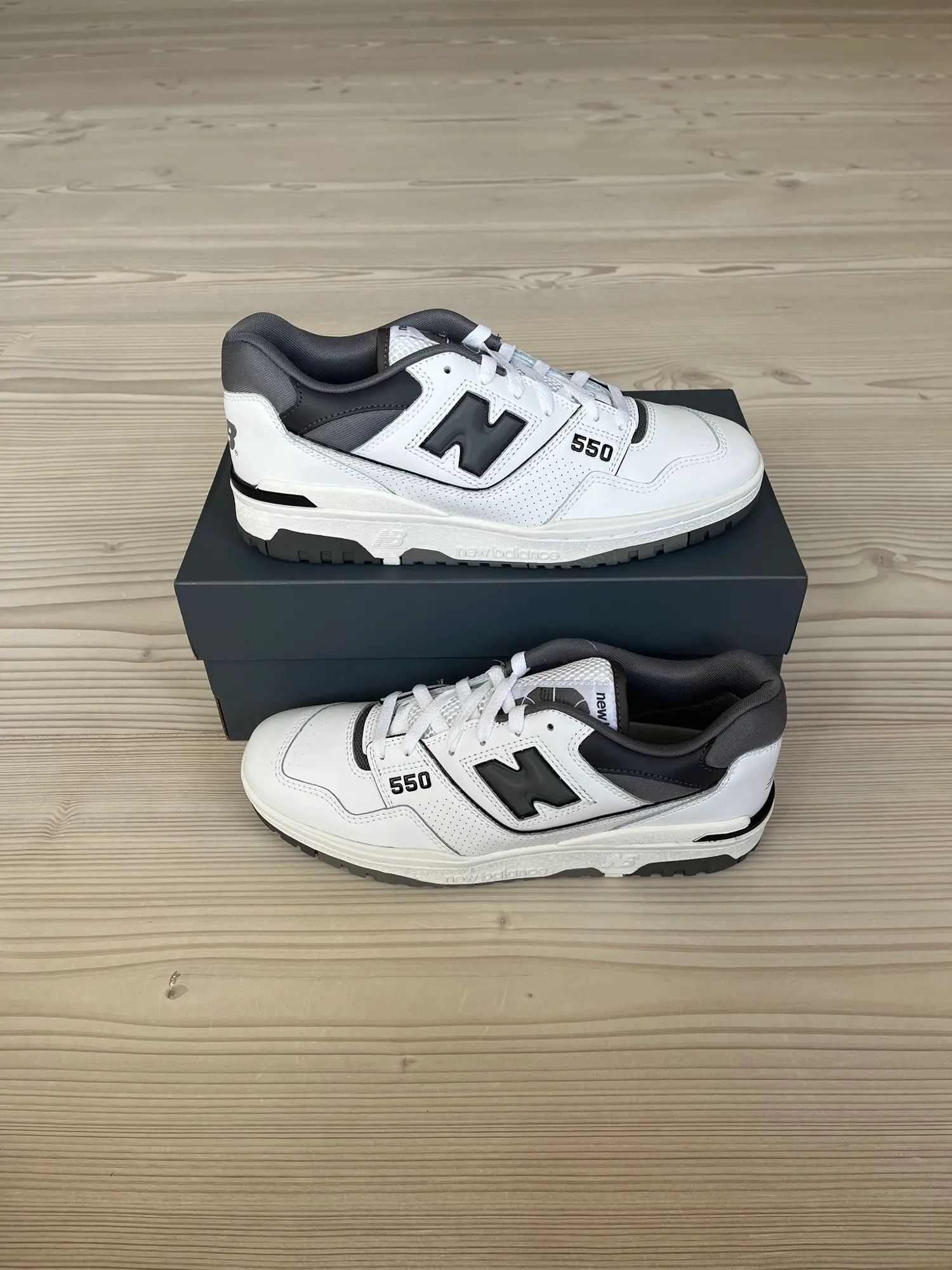 New Balance 550 Grey / White