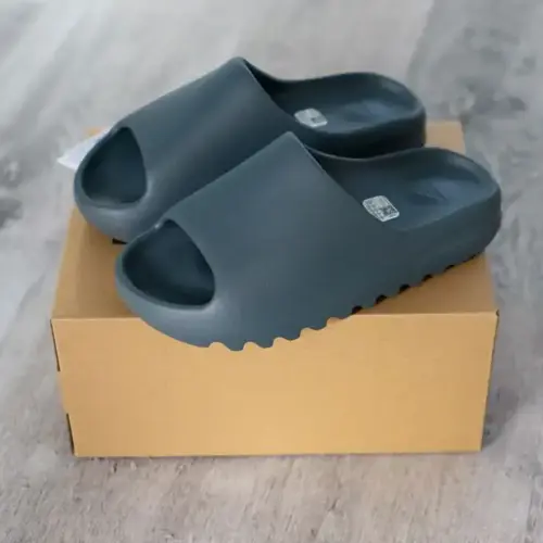 Yeezy Slide Slate Marine