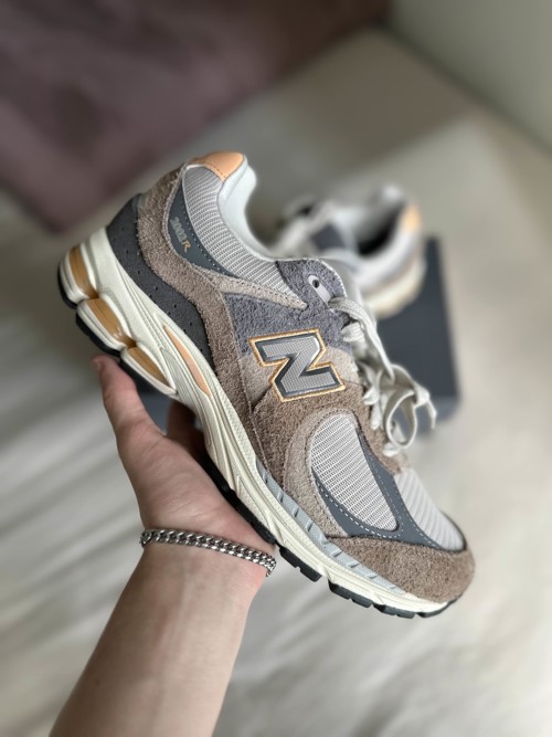 New Balance 2002R