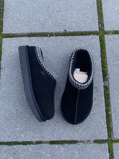 UGG Tasman Black