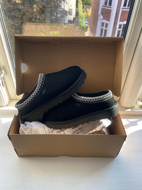 UGG Tasman Black