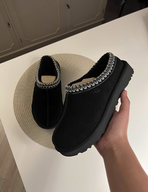 UGG Tasman Black