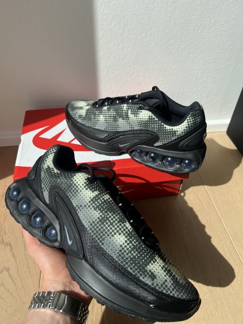 Nike Nike DN Black Olive Aura Medium Olive Metallic Silver