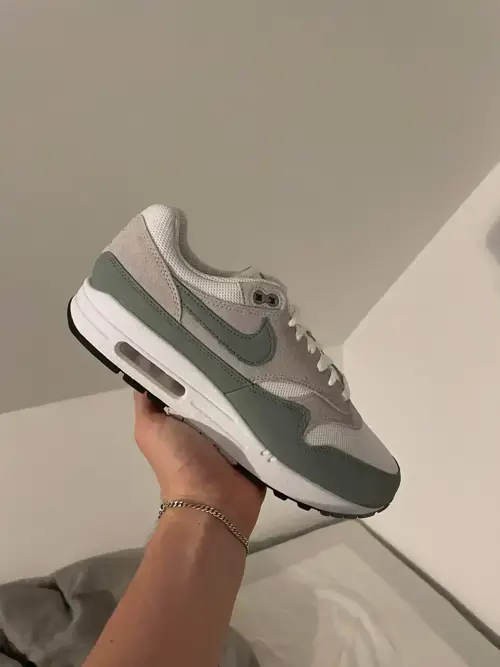 Nike Air Max 1 Light Army