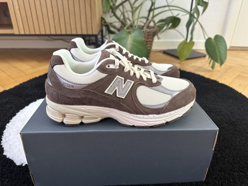 New Balance 2002R Dark Mocha