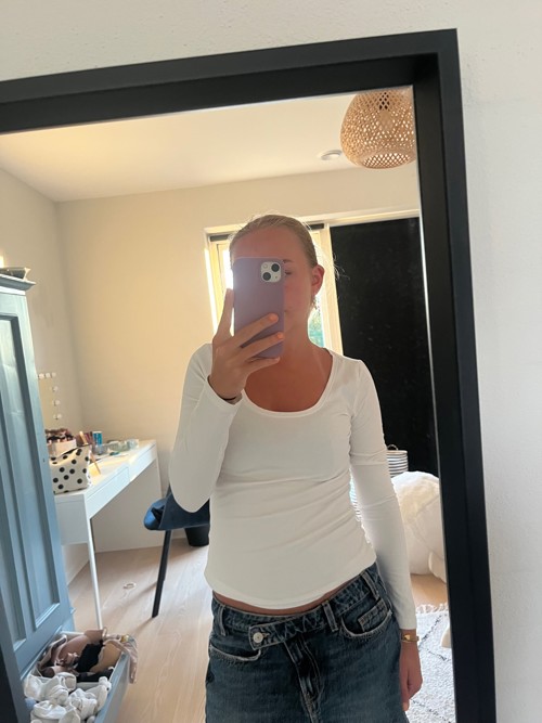 Anna Field Bluser