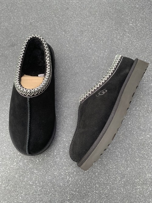 UGG Tasman Black