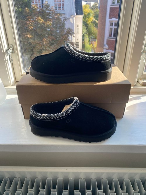 UGG Tasman Black