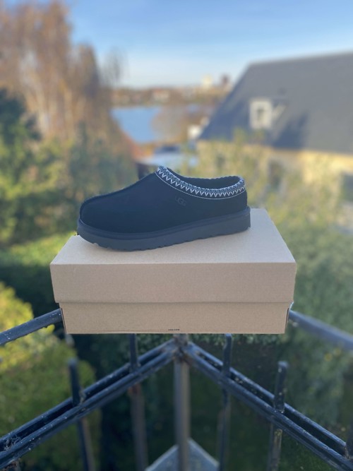 UGG Tasman Black