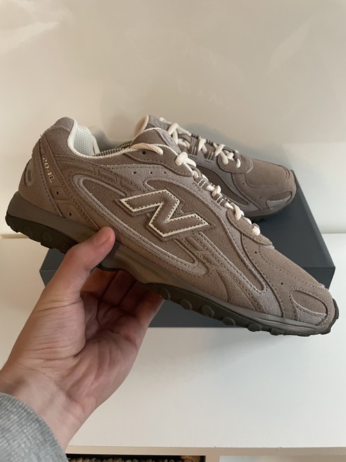 New Balance 204L
