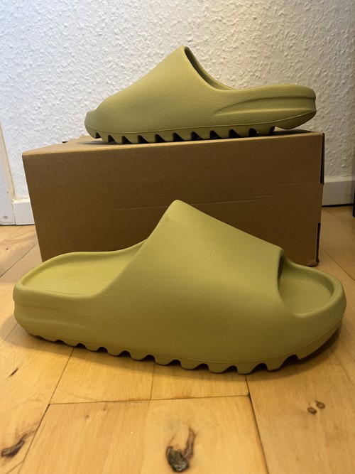 Yeezy Slide Resin