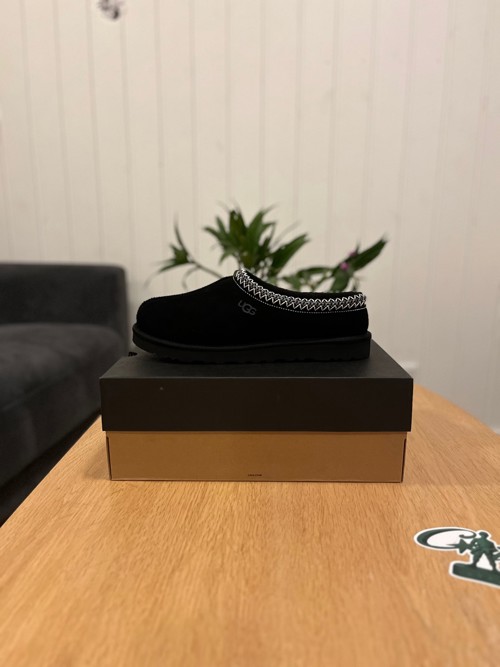 UGG Tasman Black
