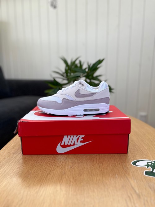 Nike Air Max 1 Platinum Violet