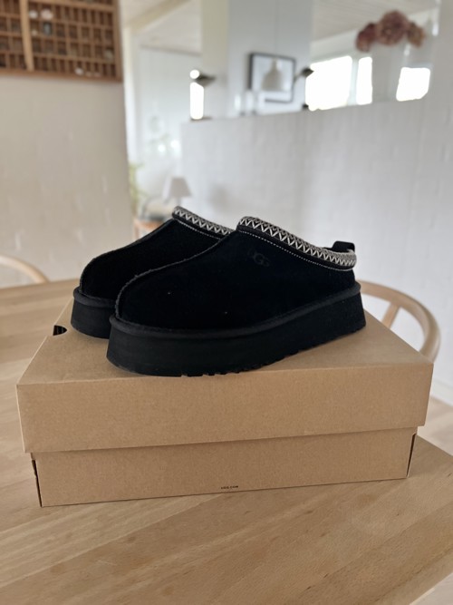 UGG Tazz Black