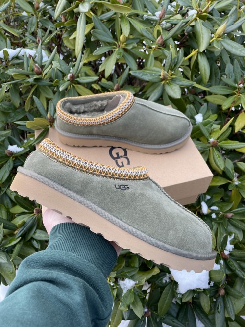 UGG Sneakers