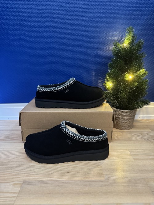 UGG Tasman Black