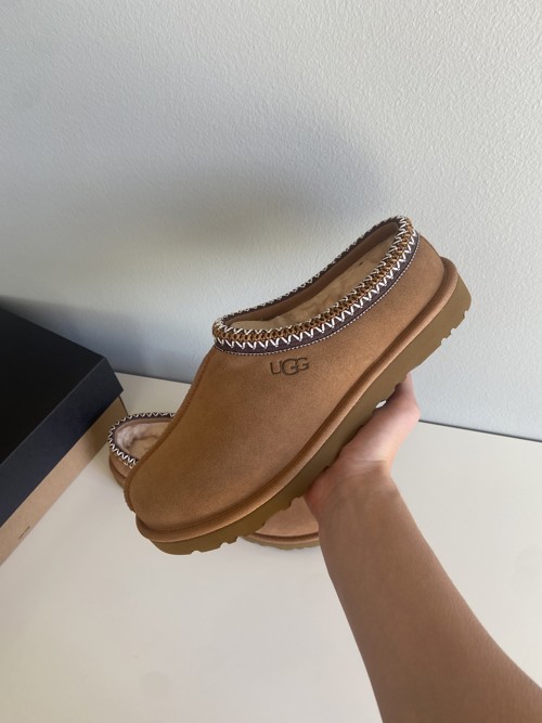 UGG Tasman
