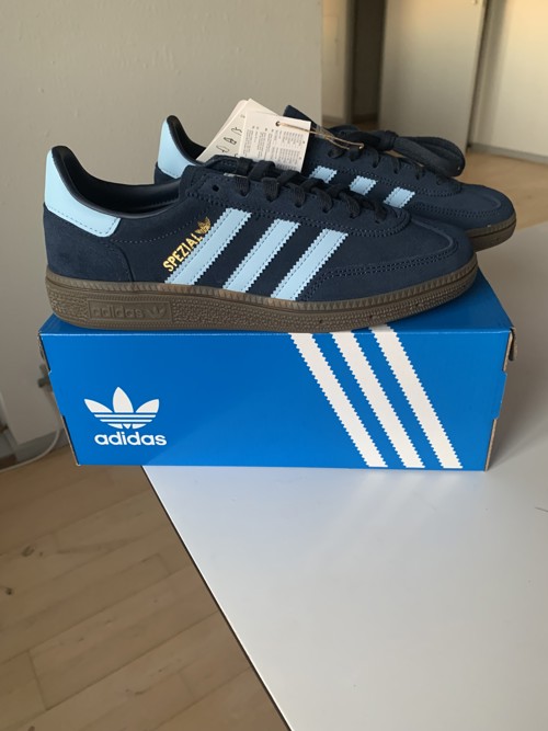 Adidas Handball Spezial Collegiate Navy / Clear Sky / Gum