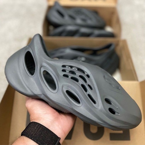 Yeezy Foam RNR Carbon