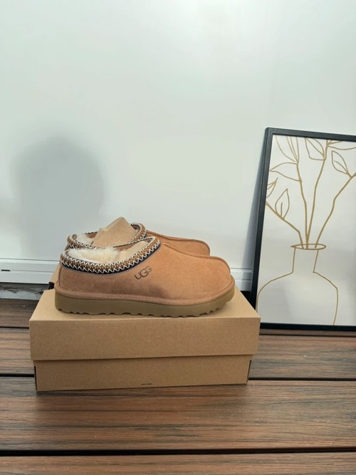 UGG Tasman