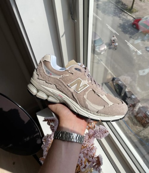 New Balance 2002R