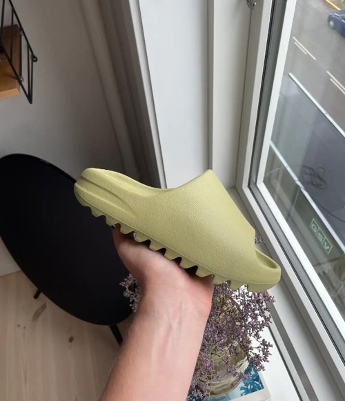 Yeezy Slide Resin