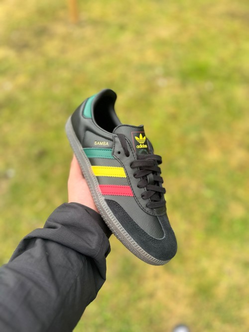 Adidas Sneakers