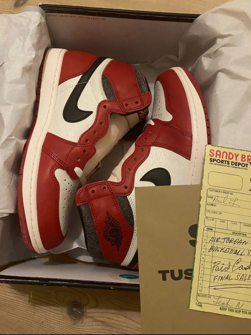 Nike Air Jordan 1 High Chicago Lost and Found