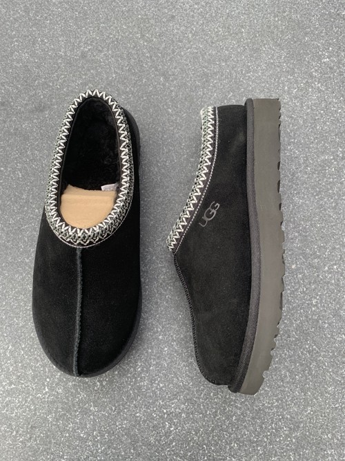 UGG Tasman Black