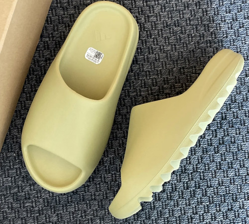 Yeezy Slide Resin