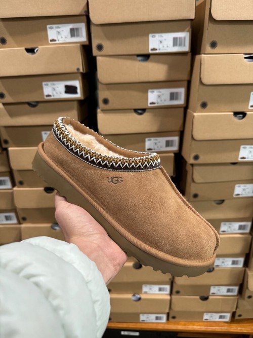 UGG Tasman