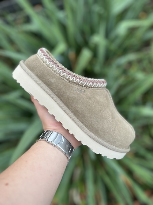 UGG Tasman